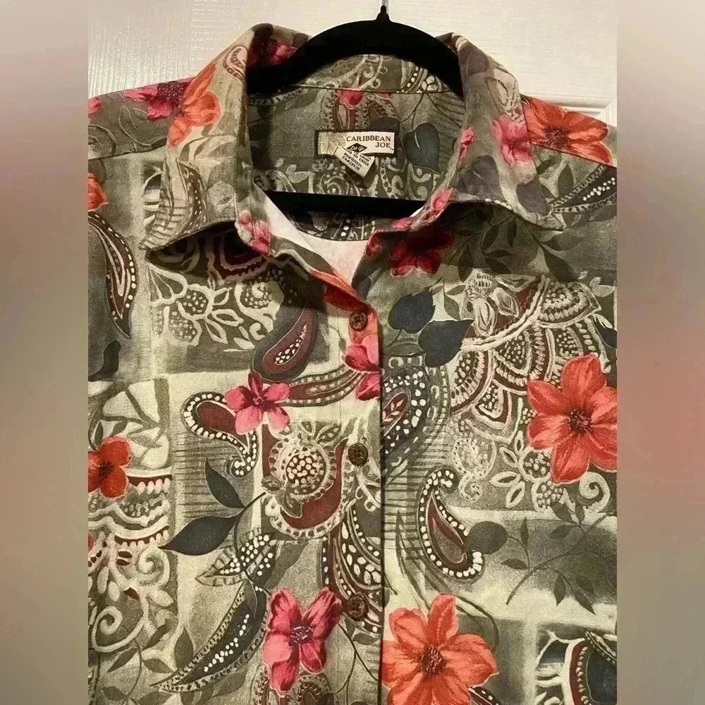 Caribbean Joe Women’s Floral Paisley Button Down Tropical Coconut Buttons Size M - Picture 2 of 10